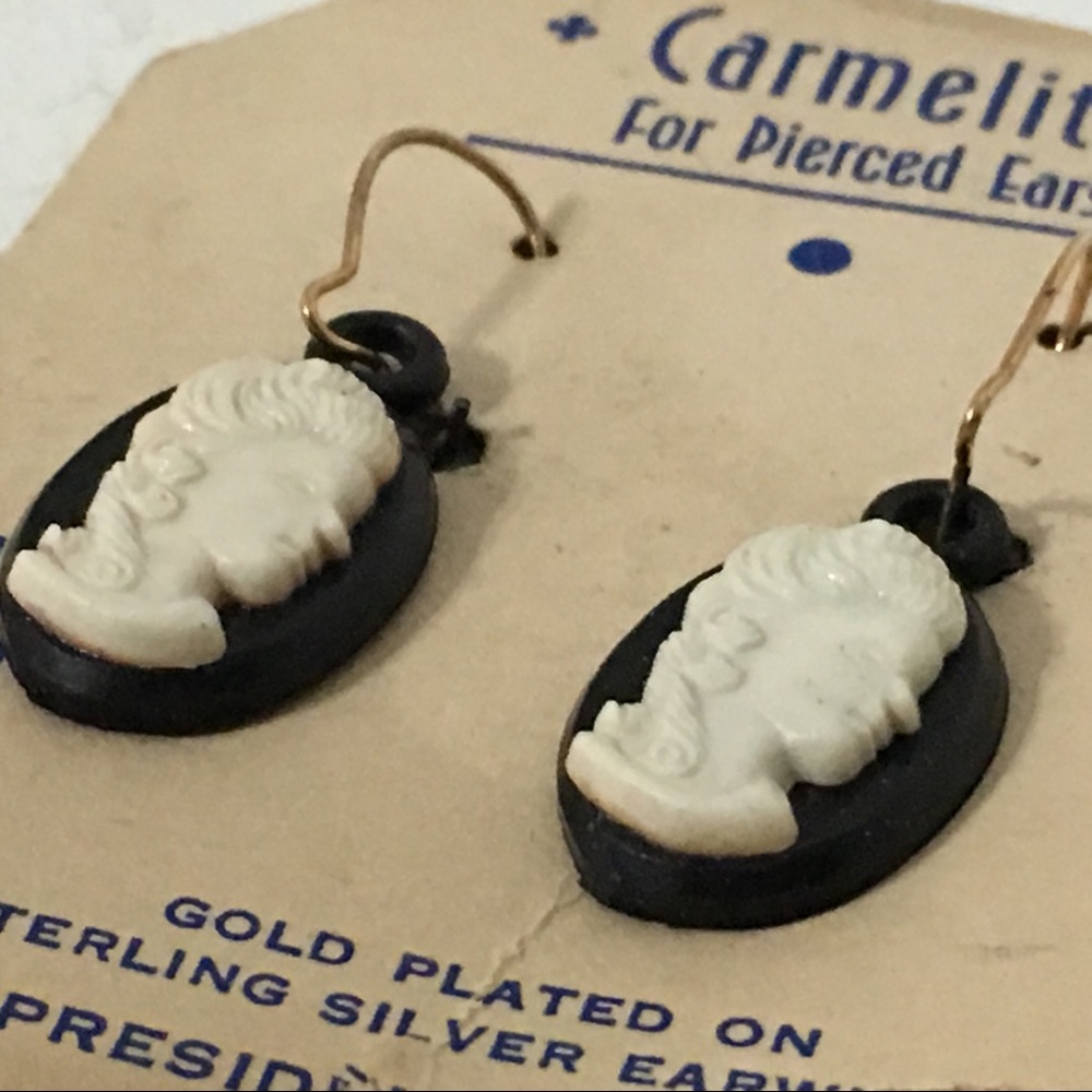1960s Vintage Carmelita Cameo Pierced Earrings
